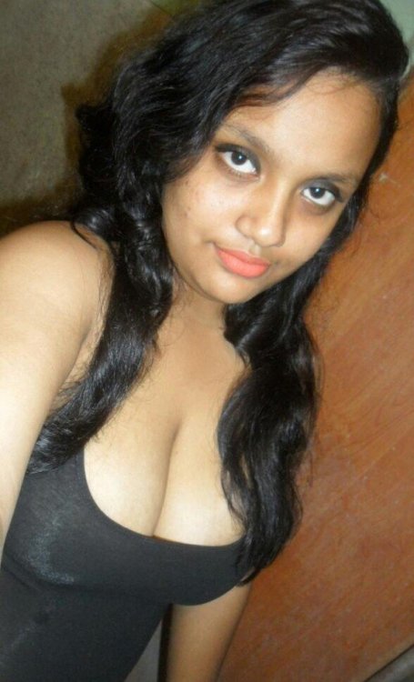 Hot Innocent Babe Showing Boobs (5).jpg