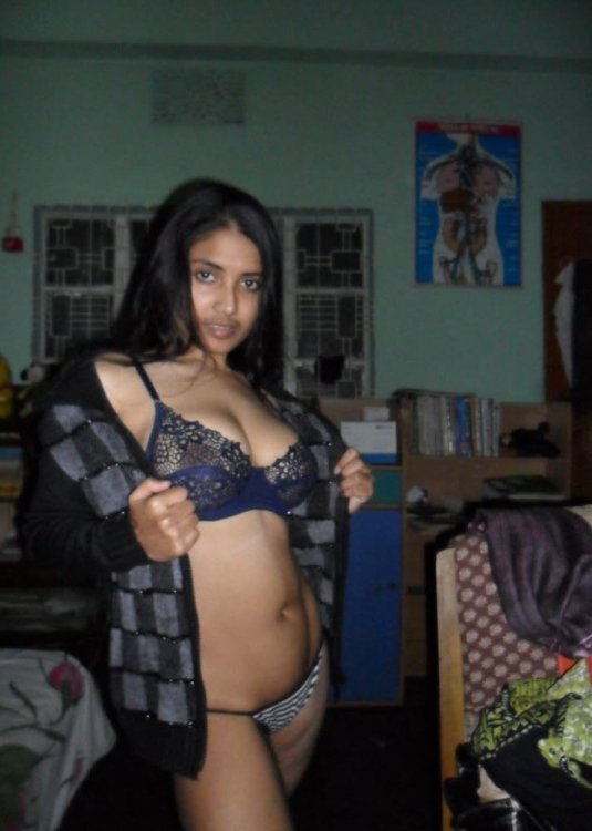 Horny Young Girl Nude Photoshoot (5).jpg