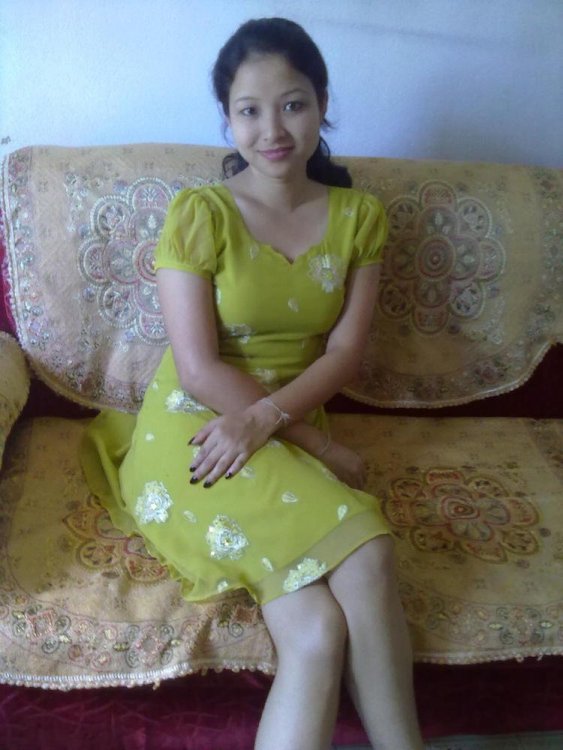 Busty & Cuevy Assam Bhabhi Patmaja Gogoi (159).jpg