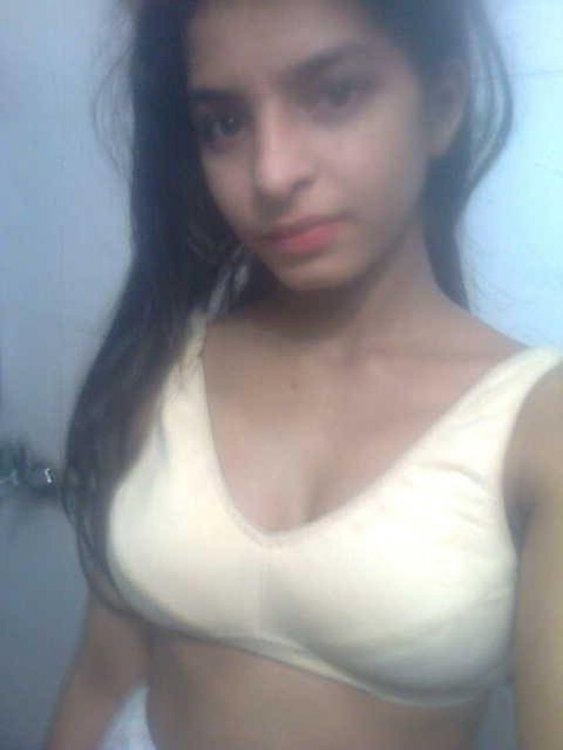Slim Desi Muslim Girl Self Made Nude Photos (28).jpg
