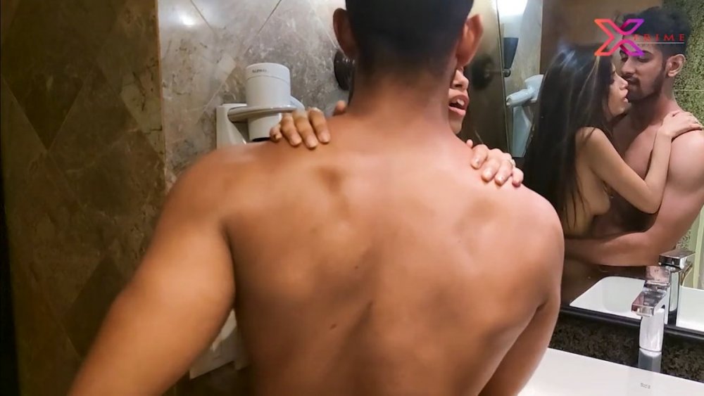 Naughty Bhaiya.mp4_snapshot_18.17_[2021.04.18_23.04.56].jpg