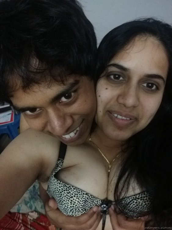 Indian-Housewife-with-big-Tits---14.jpg.bcb33e3689f20d9a87a4dd9fe9c4d000.jpg