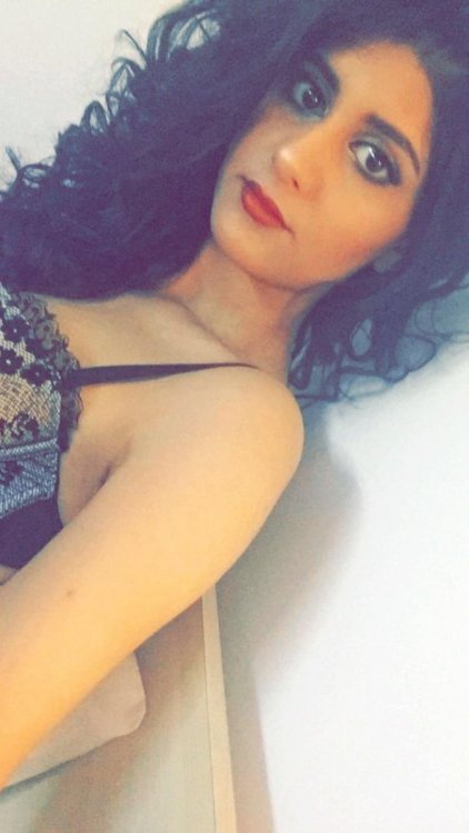 Busty NRI Girl Leaked Pic 27.jpg