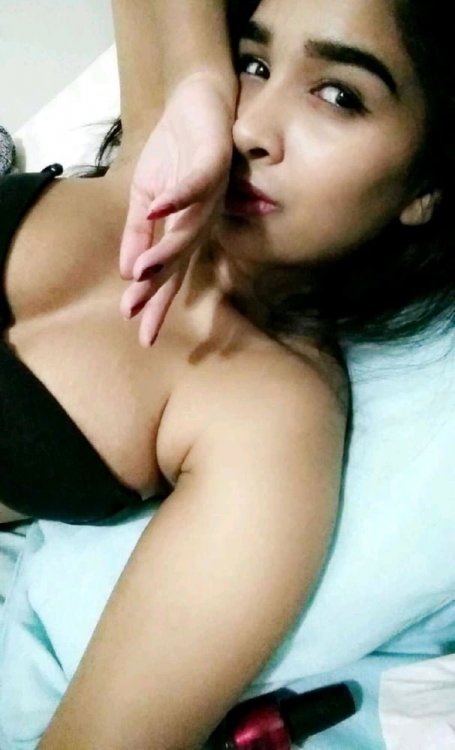 Hot Girl Pic 02.jpg