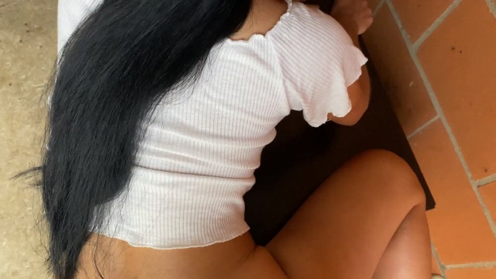 She teases her neighbor and gets fucked while cleaning.mp4_snapshot_06.52_[2022.04.09_18.52.39].jpg