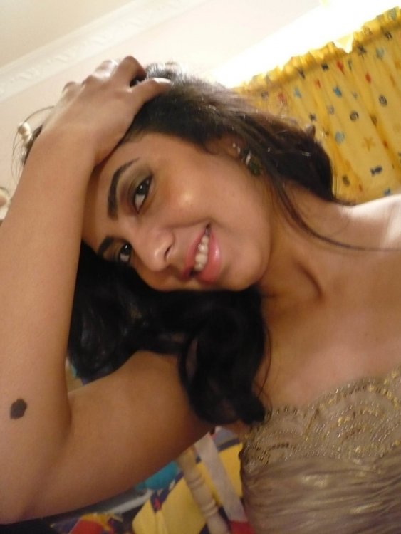 Hot Punjabi NRI Girl (10).jpg