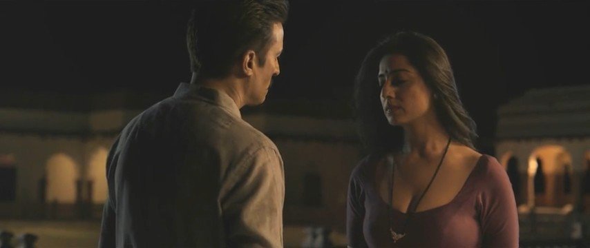 redditsave.com_mahie_gill_hot_scene_in_saheb_biwi_aur_gangster_3-a8b7vne79e891_exported_2633.jpg