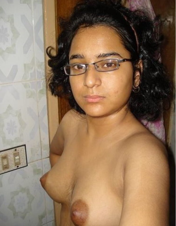 Indian-college-girl-nude-selfie-9.png