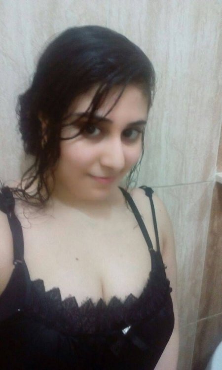 cute-smile-bhabi-2.jpg